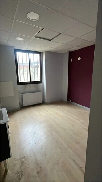 Local commercial dans Saint-Maur-des-Fossés à louer - Photo de l’immeuble – Image 1 sur 5