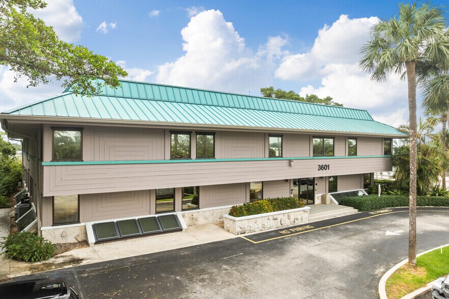 3601 SE Ocean Blvd, Sewalls Point, FL à vendre - Photo de l’immeuble – Image 2 sur 23