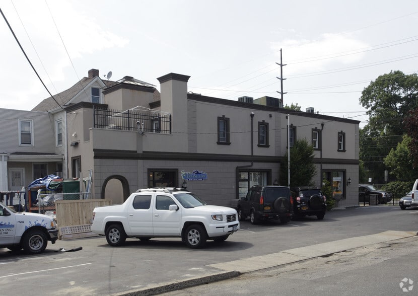 49 Glen Head Rd, Glen Head, NY à louer - Photo de l’immeuble – Image 2 sur 4