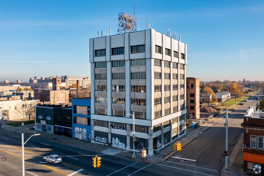 13700 Woodward Ave, Highland Park, MI à vendre - Photo de l’immeuble – Image 2 sur 6