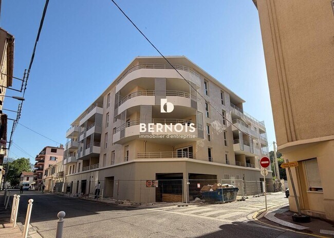 Plus de détails pour Local commercial à vendre