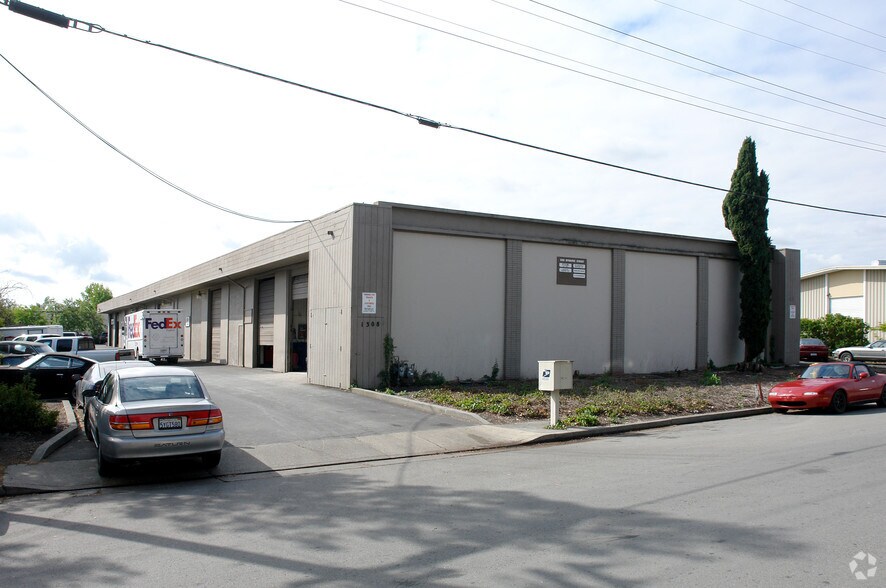 1308 Dynamic St, Petaluma, CA à louer - Photo de l’immeuble – Image 3 sur 9