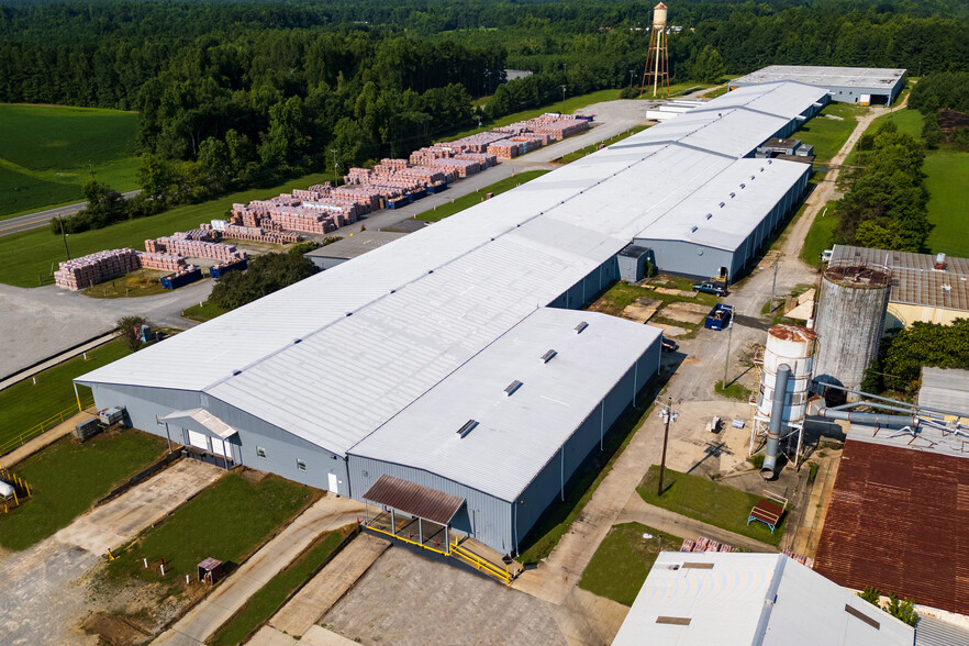 900 Main St, Kenbridge, VA à louer - Photo de l’immeuble – Image 3 sur 13