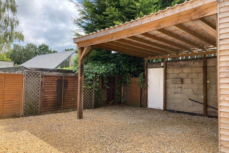 4 Guildford Rd, Bagshot à vendre - Photo de l’immeuble – Image 3 sur 4