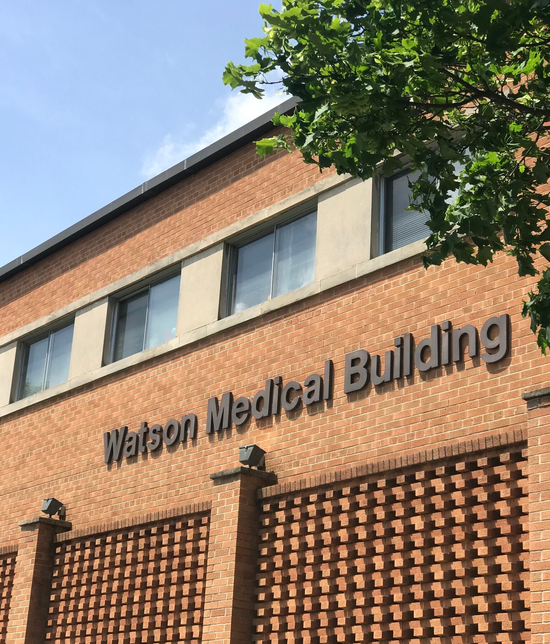 3915 Watson Rd, Saint Louis, MO à louer Photo principale– Image 1 sur 8