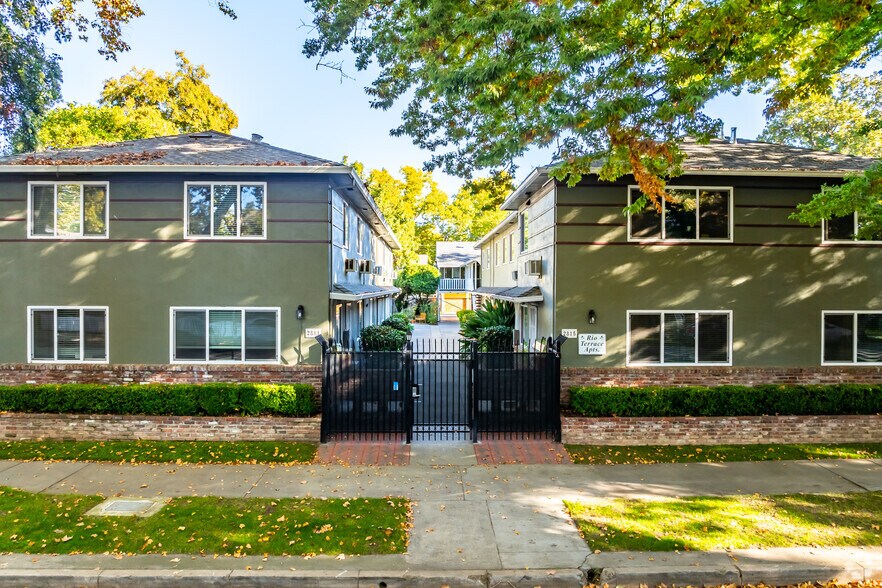 2811 F St, Sacramento, CA à vendre - Photo de l’immeuble – Image 3 sur 37