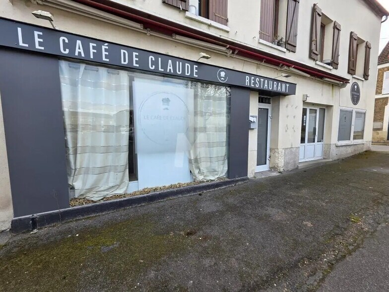 Local commercial dans Vert-le-Petit à louer - Photo de l’immeuble – Image 3 sur 9