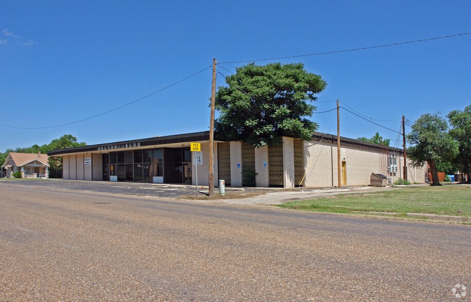 812 W 8th St, Plainview, TX à louer - Photo de l’immeuble – Image 2 sur 7