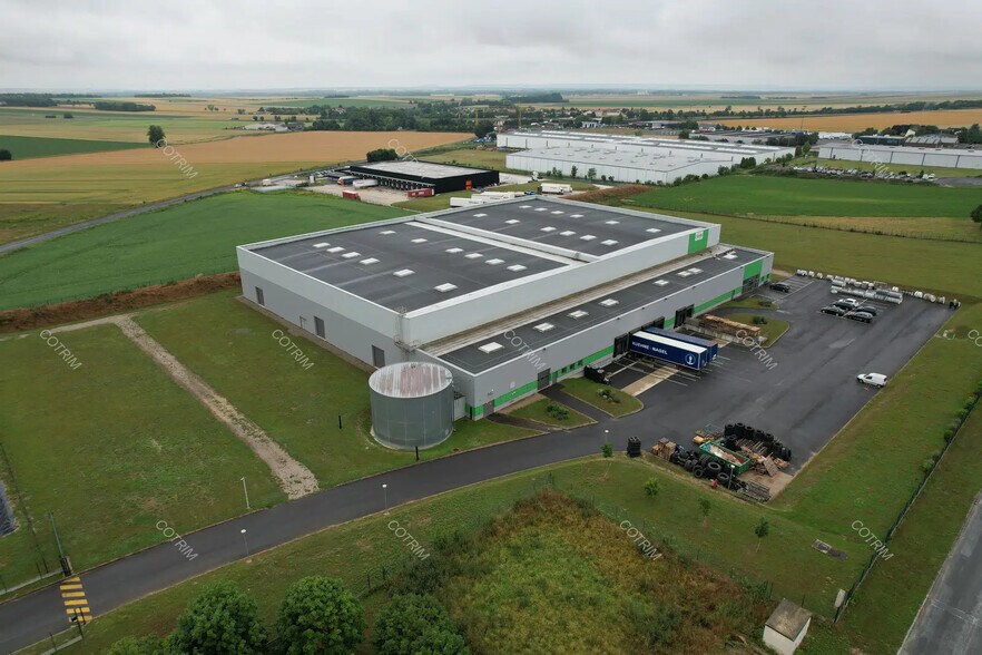 Industriel/Logistique dans La Veuve à louer - Photo de l’immeuble – Image 2 sur 6