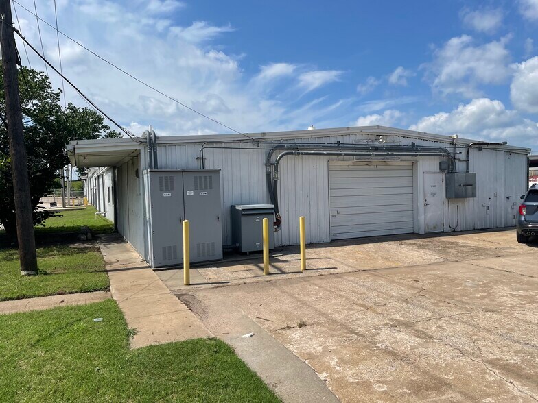 2216 S Rosedale Ave, Tulsa, OK à louer - Photo de l’immeuble – Image 2 sur 10