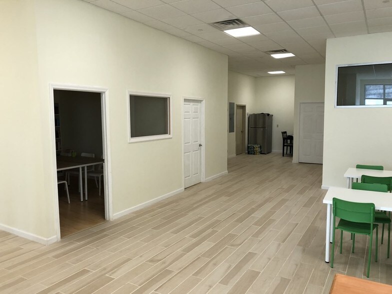 63-14 Queens Blvd, Woodside, NY à vendre - Photo intérieure – Image 1 sur 3