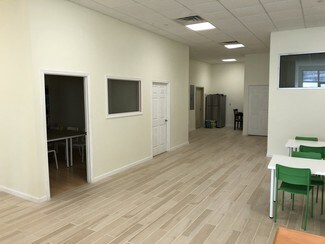 Plus de détails pour 63-14 Queens Blvd, Woodside, NY - Logement à vendre