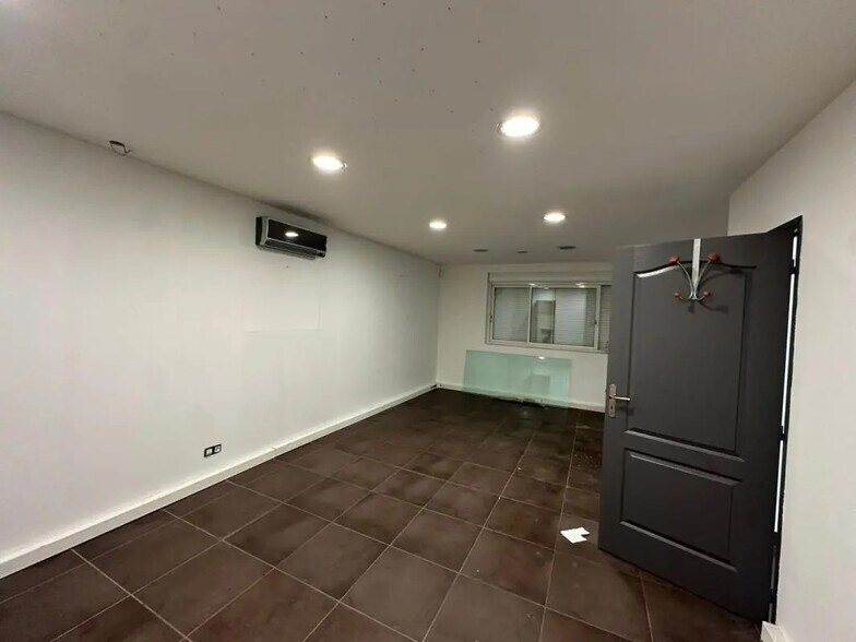 Industriel/Logistique dans Roquebrune-sur-Argens à louer - Photo intérieure – Image 3 sur 7