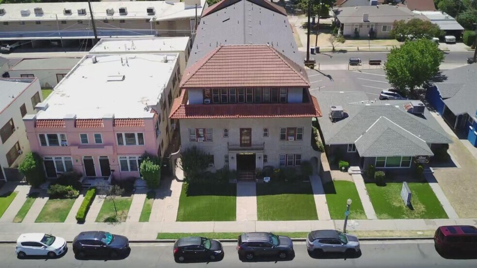 1561 N Van Ness Ave, Fresno, CA à vendre - Photo de l’immeuble – Image 3 sur 5