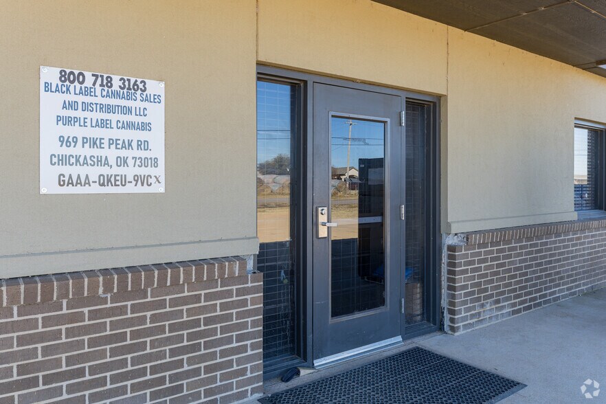 969 Pikes Peak Rd, Chickasha, OK à louer - Photo de l’immeuble – Image 2 sur 25