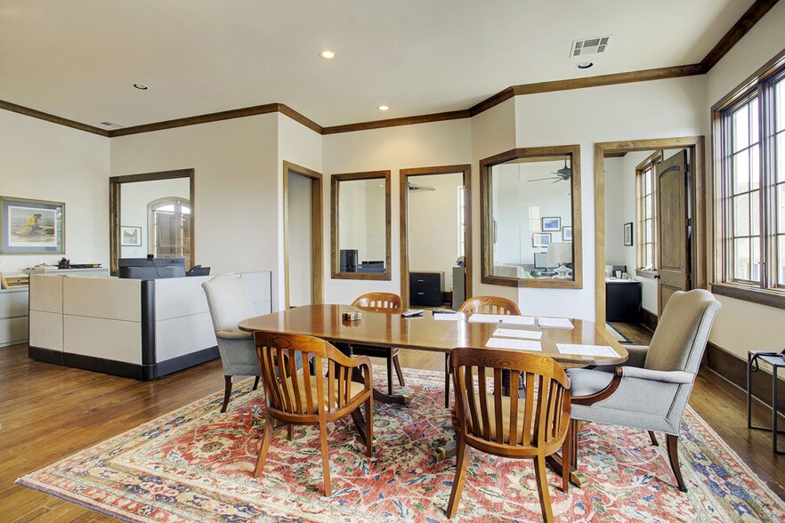 2339 University Blvd, Houston, TX à vendre - Photo intérieure – Image 2 sur 17