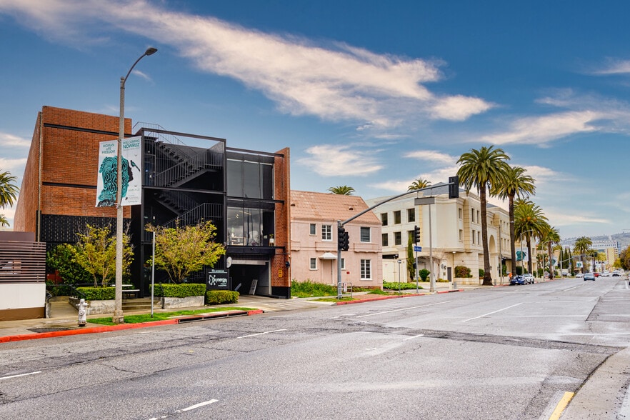 113 N San Vicente Blvd, Beverly Hills, CA à vendre - Photo de l’immeuble – Image 3 sur 12