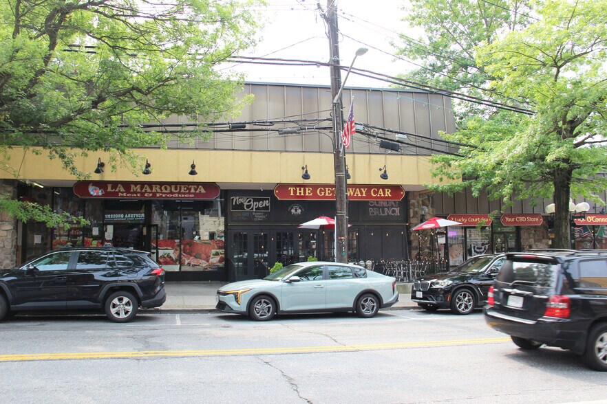 222 E Main St, Mount Kisco, NY à louer - Photo de l’immeuble – Image 2 sur 5