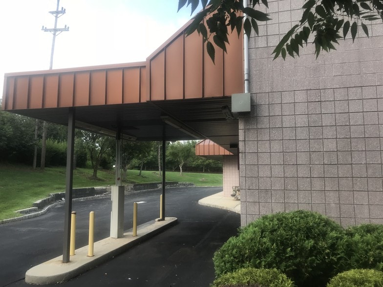 8 Reading Rd, Flemington, NJ à louer - Photo de l’immeuble – Image 2 sur 20