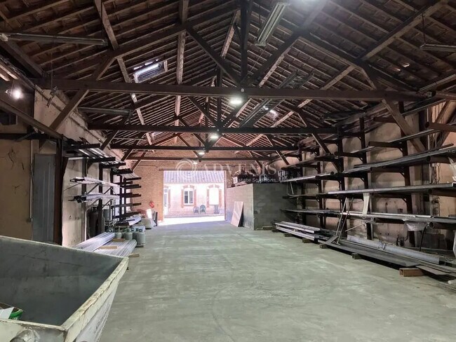 Plus de détails pour Local d’activités à vendre