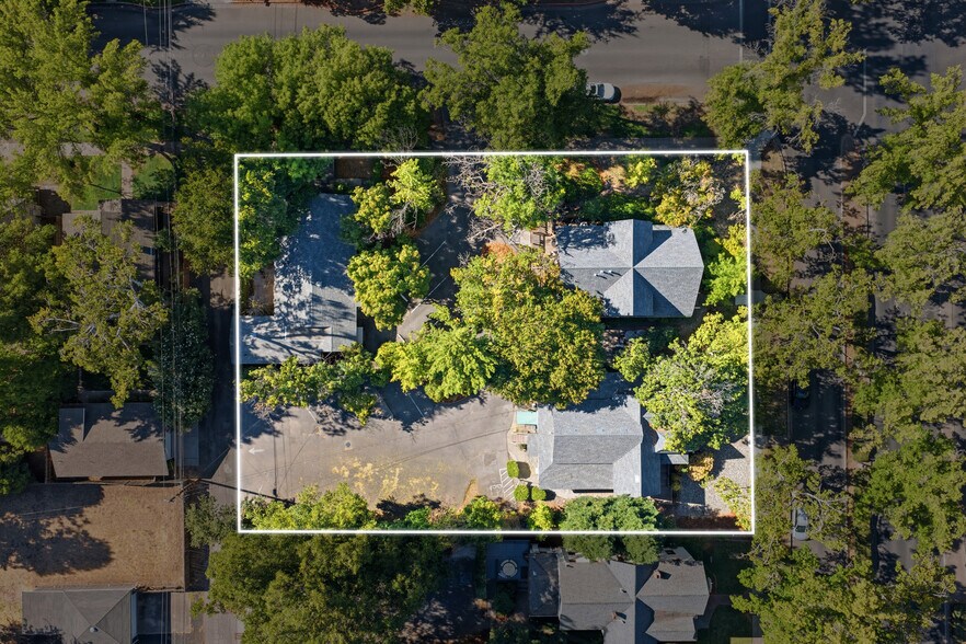 1361 Esplanade Rd, Chico, CA à vendre - Photo de l’immeuble – Image 1 sur 52