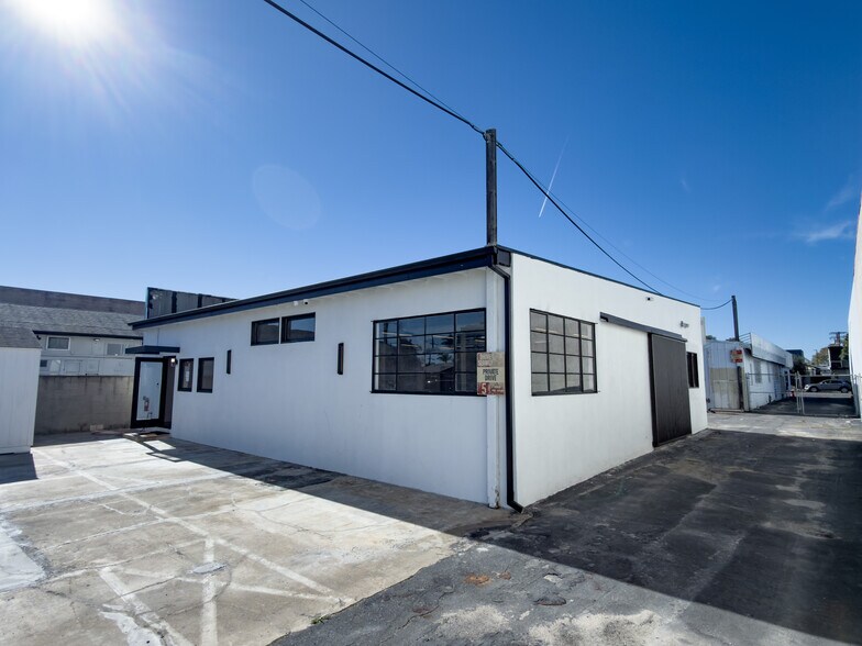 1984 Placentia Ave, Costa Mesa, CA à vendre - Photo de l’immeuble – Image 3 sur 17