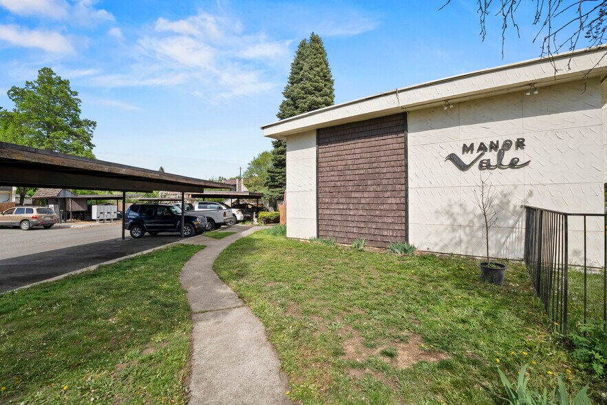10101 E Main Ave, Spokane, WA à vendre - Photo de l’immeuble – Image 1 sur 11