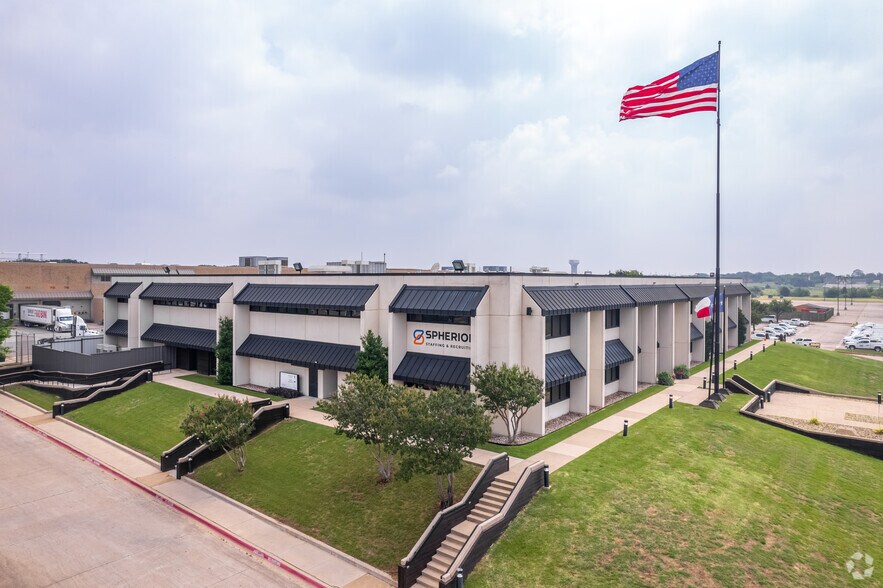 5751 Kroger Dr, Fort Worth, TX à louer - Photo de l’immeuble – Image 3 sur 19