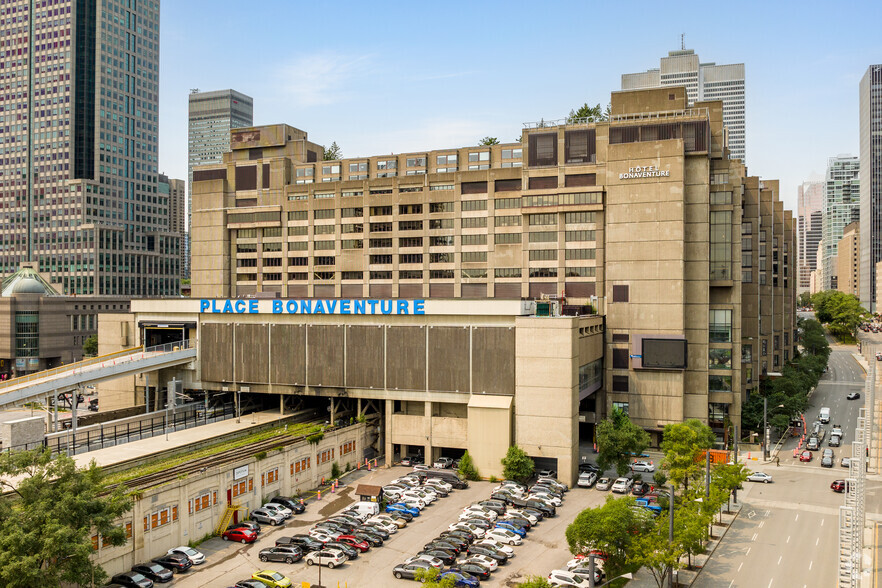 800 Rue De La Gauchetière O, Montréal, QC à louer - Photo de l’immeuble – Image 3 sur 5