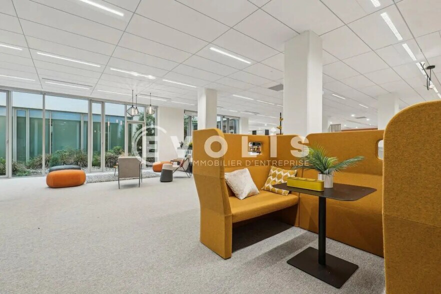 Bureau dans Fontenay-sous-Bois à louer - Photo de l’immeuble – Image 3 sur 11