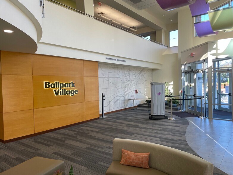 220 E Monument Ave, Dayton, OH à louer - Photo intérieure – Image 3 sur 12