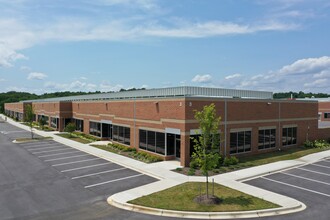 2 Crossing Way, Owings Mills, MD à louer Photo de l’immeuble– Image 2 sur 3
