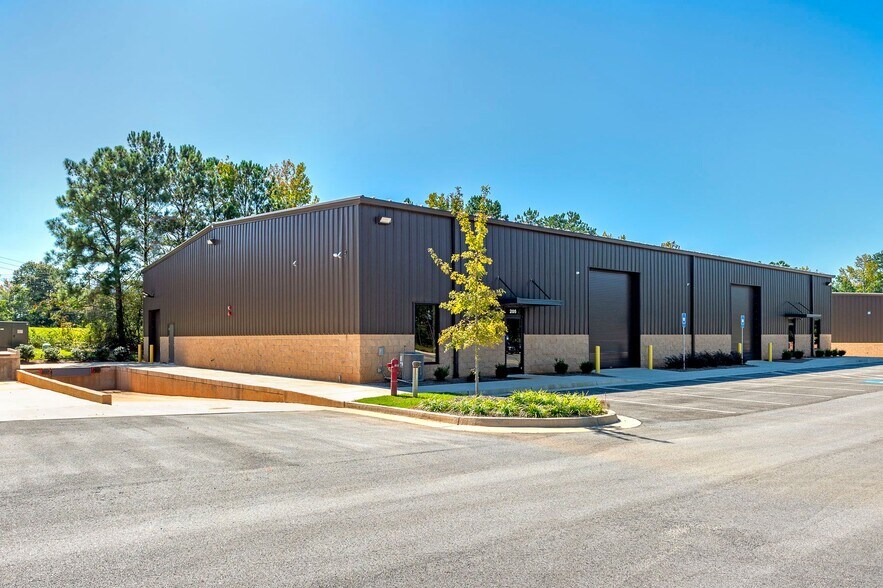 200 Charles Ct, Mcdonough, GA à louer - Photo de l’immeuble – Image 1 sur 3