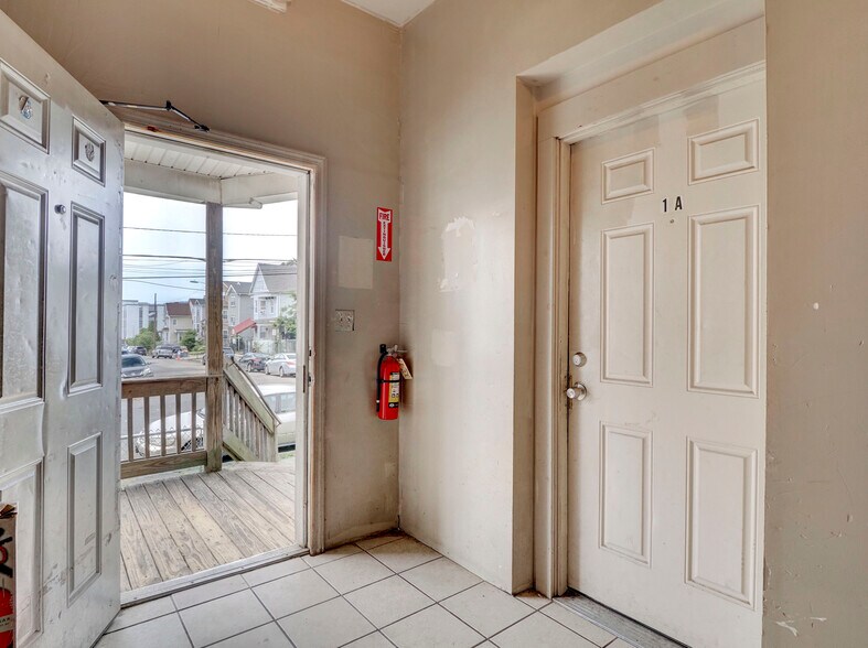 81 Auburn St, Paterson, NJ à vendre - Photo de l’immeuble – Image 2 sur 28