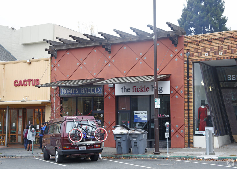 1883-1885 Solano Ave, Berkeley, CA à louer - Photo principale – Image 2 sur 4