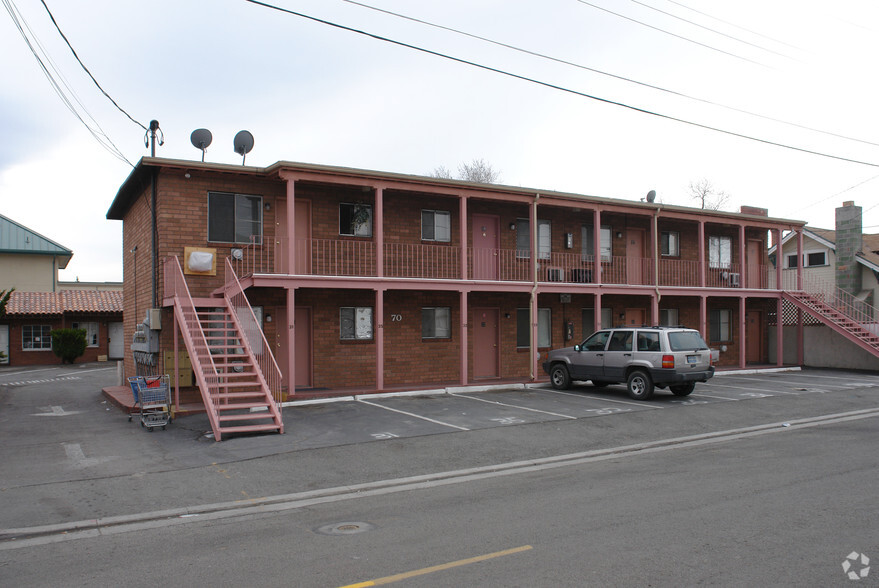 70 Walts Ln, Reno, NV à vendre - Photo principale – Image 1 sur 28