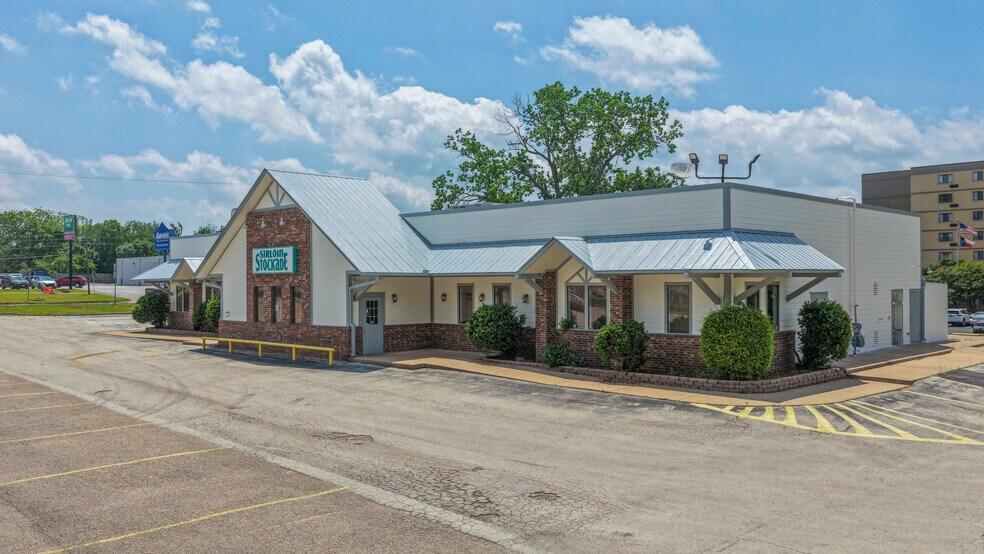 2508 W 7th Ave, Corsicana, TX à louer - Photo de l’immeuble – Image 3 sur 47
