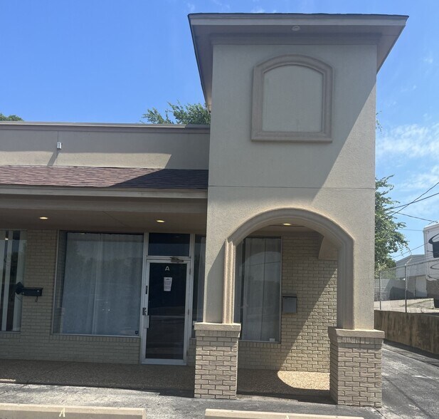 9516 W Camp Bowie, Fort Worth, TX à louer - Photo de l’immeuble – Image 2 sur 19