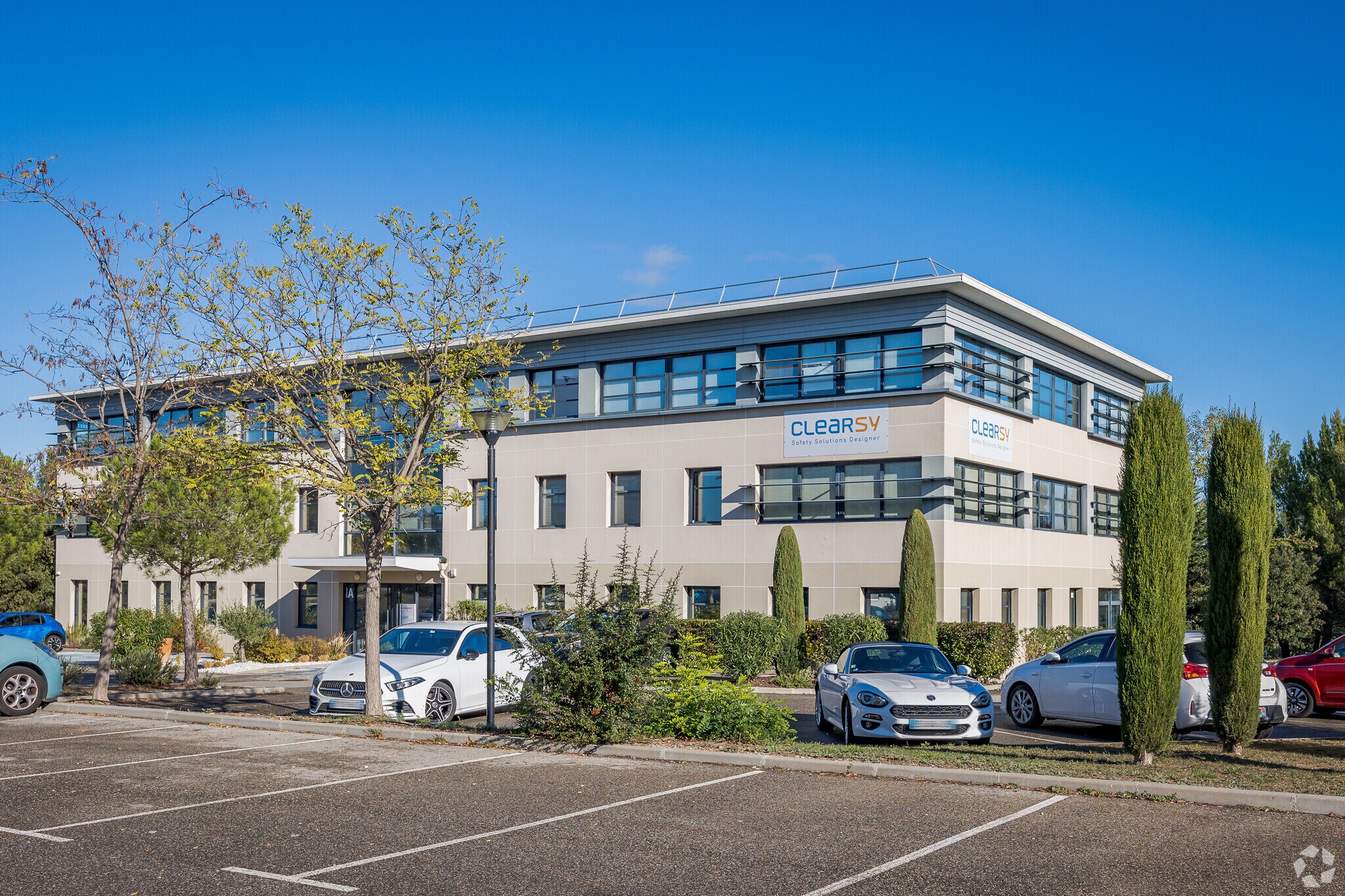 320 Avenue Archimède, Aix-en-Provence à louer Photo principale– Image 1 sur 5