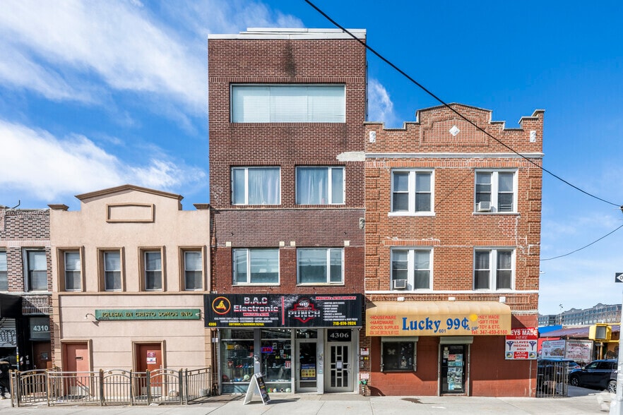 4306 3rd Ave, Brooklyn, NY à louer - Photo de l’immeuble – Image 2 sur 5