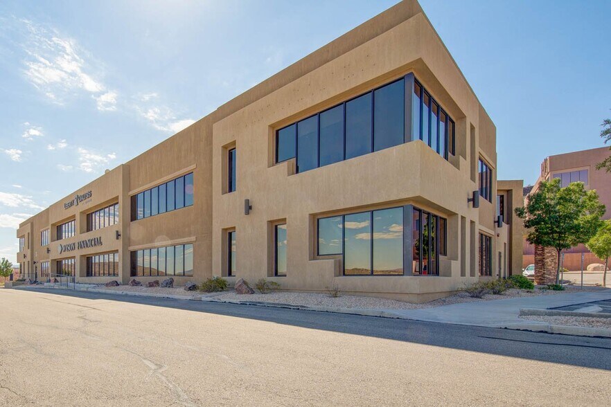 1173 S 250 W, Saint George, UT à louer - Photo de l’immeuble – Image 3 sur 6