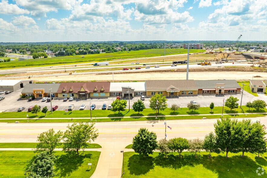 750-768 Center Point Rd, Hiawatha, IA à louer - Aérien – Image 2 sur 6