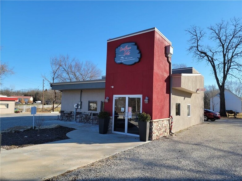 705 N Pearl St, Paola, KS à vendre - Photo principale – Image 1 sur 1