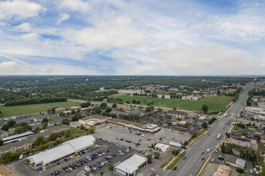 2329 S Iowa St, Lawrence, KS à vendre - Aérien – Image 2 sur 9