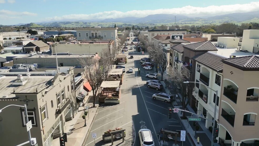 220 4th St, Hollister, CA à vendre - Vidéo sur l’annonce professionnelle – Image 2 sur 29