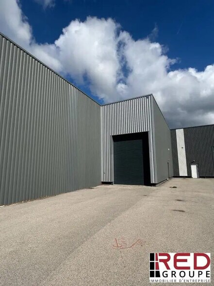 Industriel/Logistique dans Signes à louer - Photo de l’immeuble – Image 3 sur 4