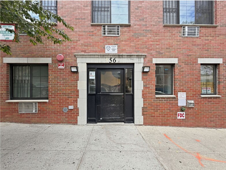 856 E 213th St, Bronx, NY à vendre - Photo de l’immeuble – Image 2 sur 10
