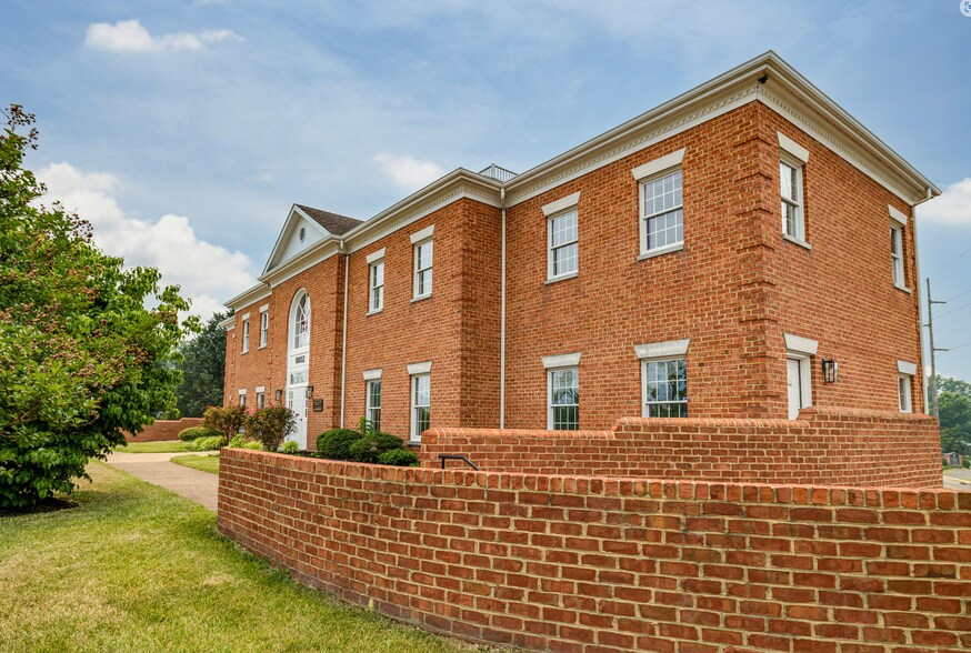 8802 Sudley Rd, Manassas, VA à louer - Photo de l’immeuble – Image 2 sur 22