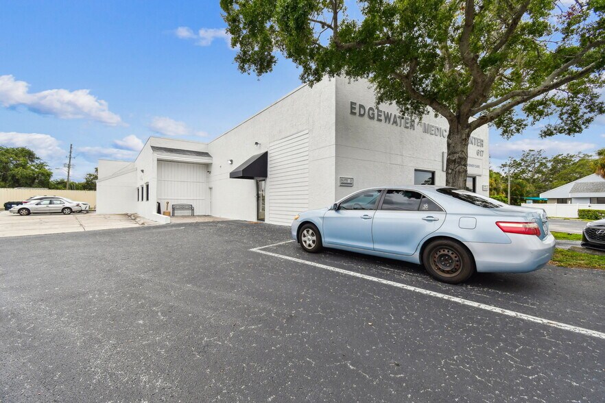 617 Lakeview Rd, Clearwater, FL à louer - Photo de l’immeuble – Image 2 sur 46