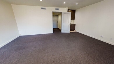 711 W 17th St, Costa Mesa, CA à louer Photo intérieure– Image 2 sur 19